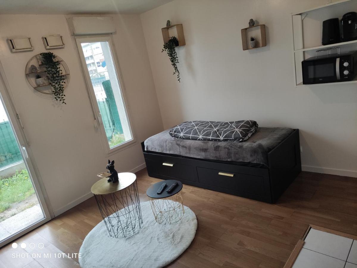 Chaleureux Studio Kais Apartment Bron Bagian luar foto